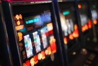 Pubblicità, scommesse e slot machine: “La dignità delle persone non è in gioco”