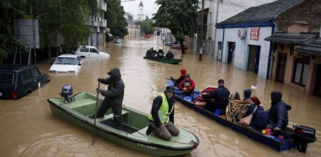 Per il momento in alcune zone è possibile solo sorvolare con elicotteri e droni da ricognizione