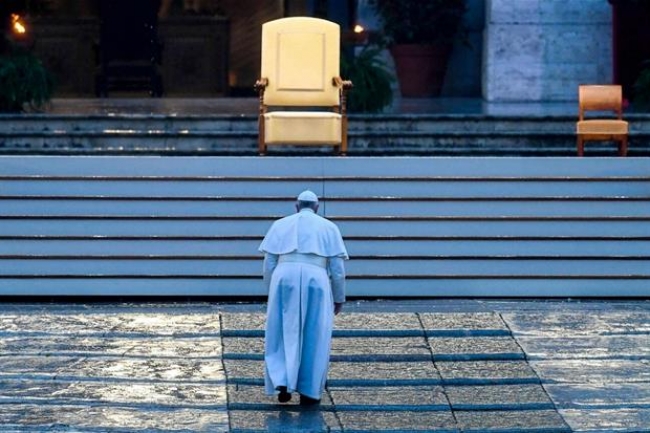 La supplica del Papa: non lasciarci in balìa della tempesta